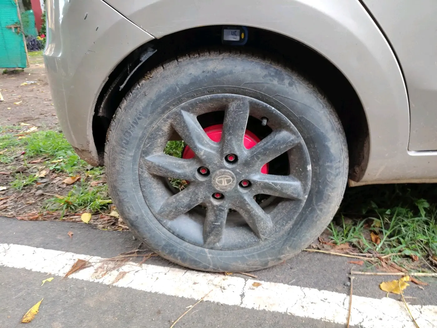 2015 Tata Bolt XT REVOTRON, Petrol, Manual, 42,109 km, tyre