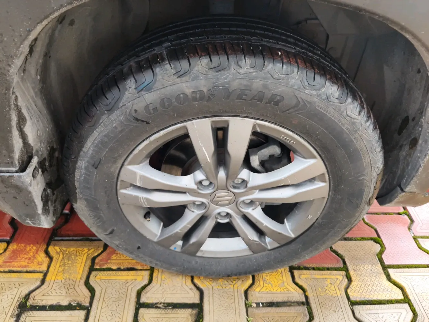 2016 Maruti Vitara Brezza ZDI, Diesel, Manual, 1,19,883 km, tyre
