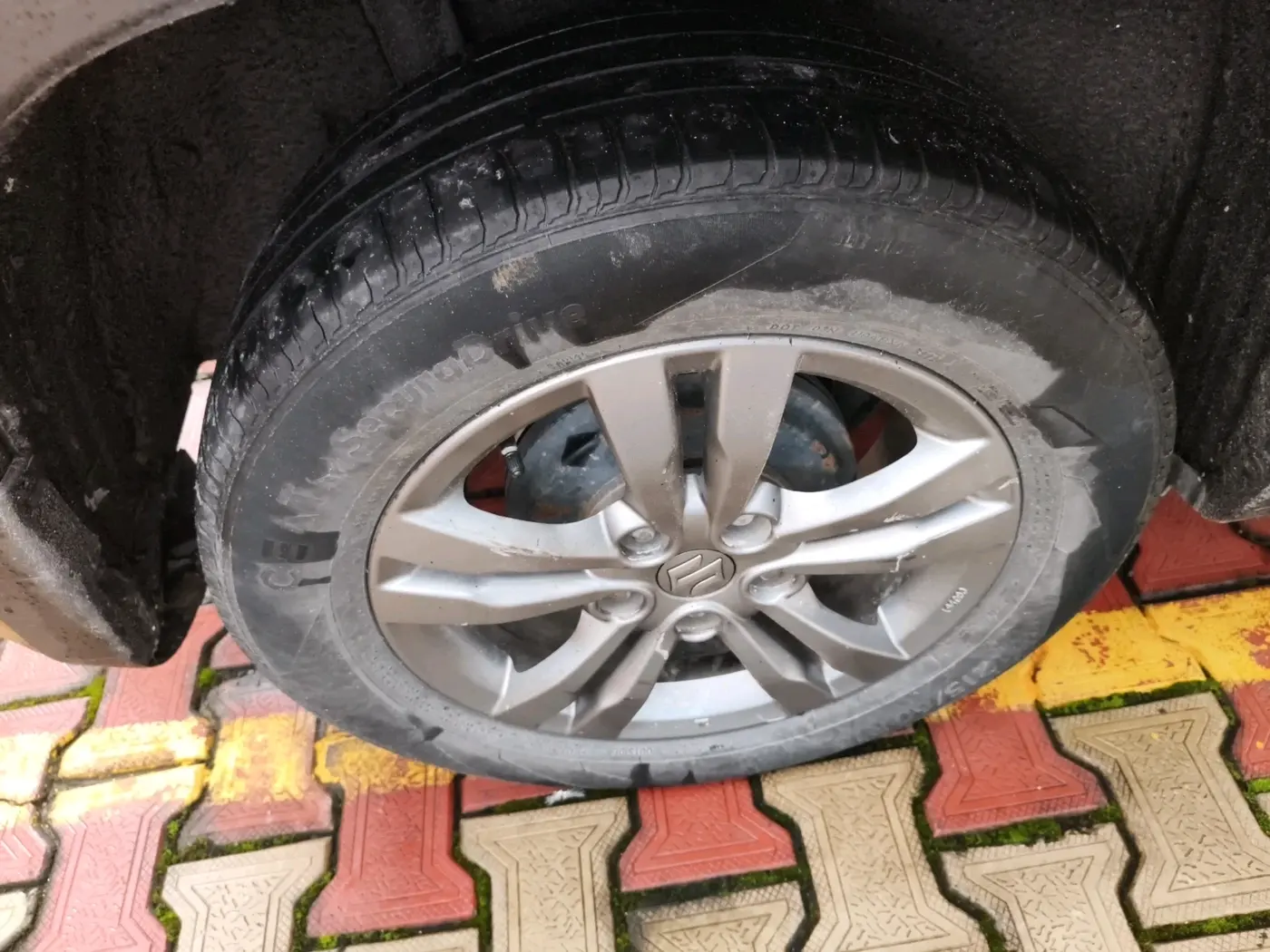 2016 Maruti Vitara Brezza ZDI, Diesel, Manual, 1,19,883 km, tyre