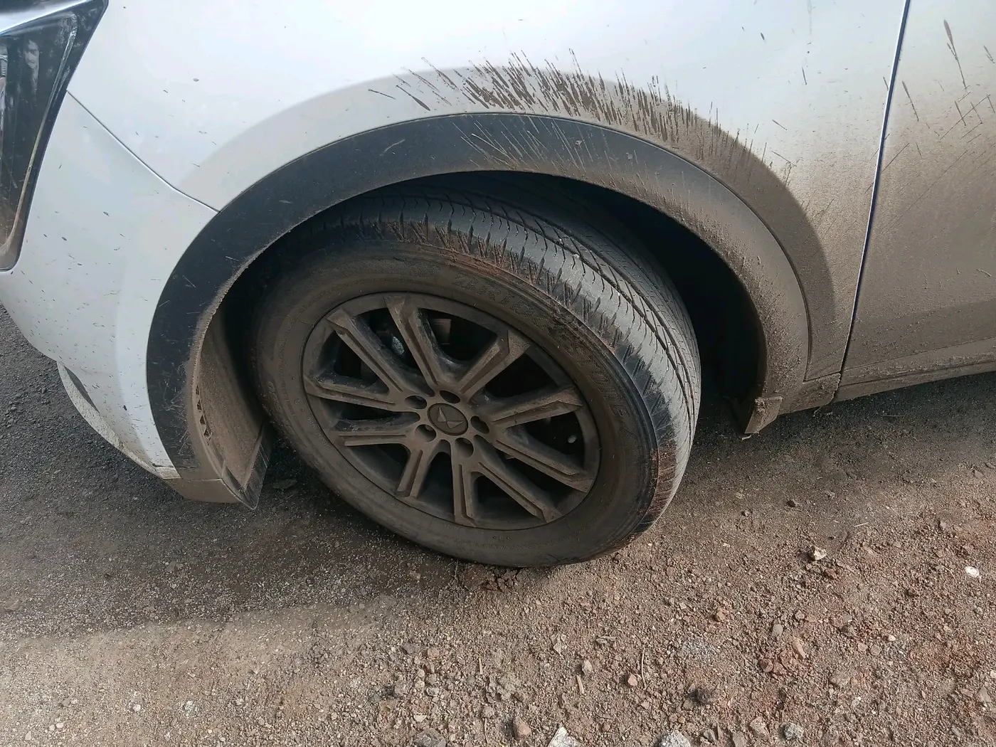 2024 Mahindra XUV700 AX 7 LUXURY D AT 7 STR, Diesel, Automatic, 13,319 km, tyre