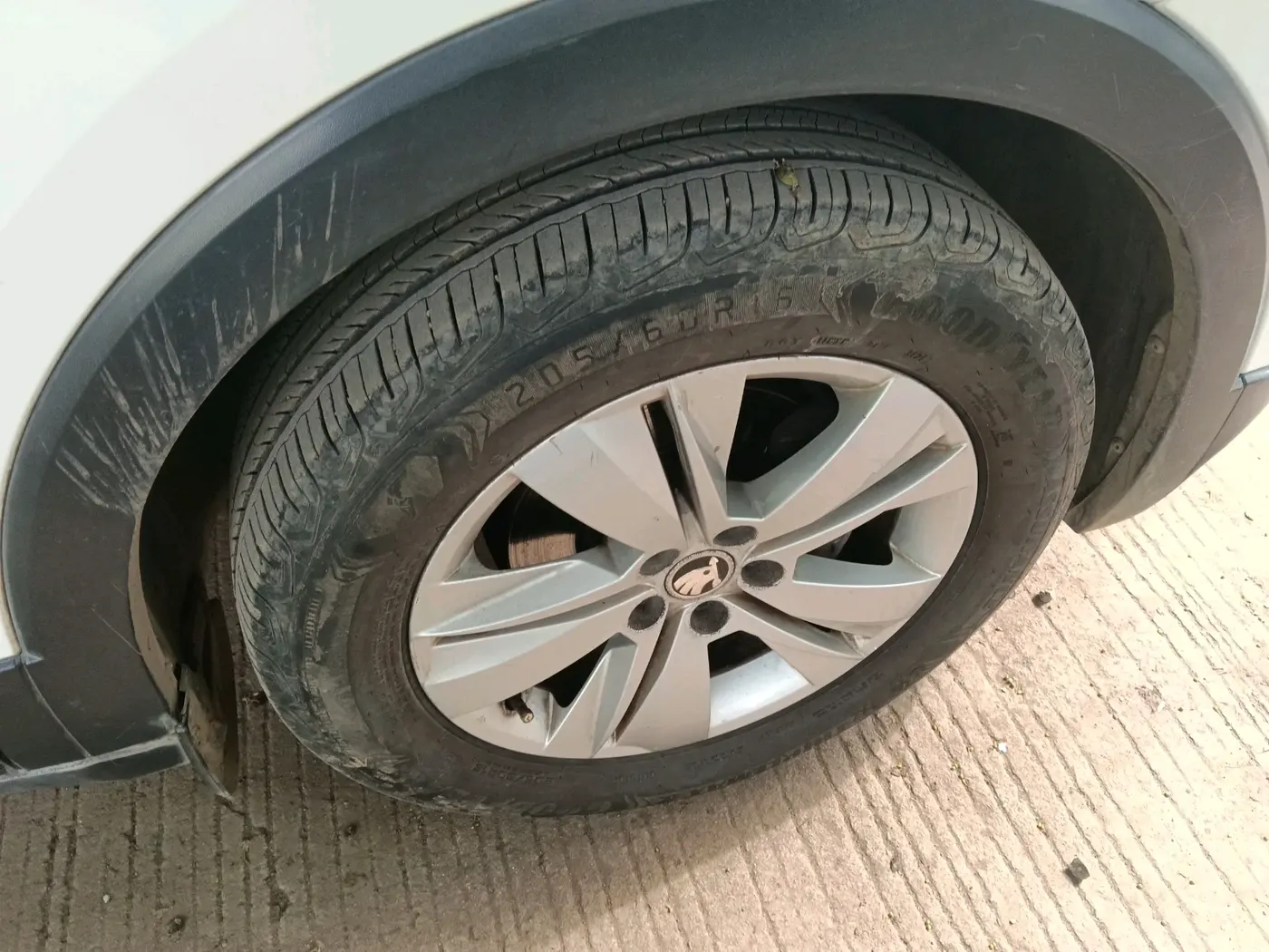 2022 Skoda KUSHAQ AMBITION 1.0L TSI AT, Petrol, Automatic, 68,618 km, tyre