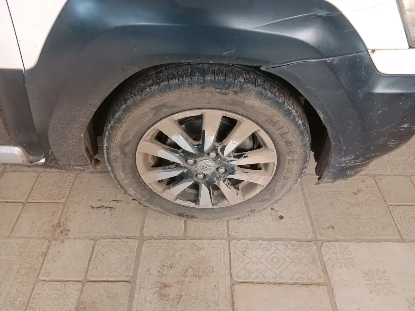 2015 Toyota Etios CROSS 1.4 VD, Diesel, Manual, 1,76,924 km, tyre