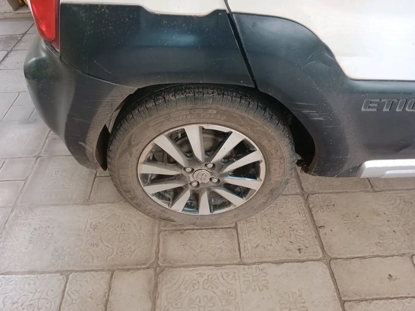 2015 Toyota Etios CROSS 1.4 VD, Diesel, Manual, 1,76,924 km, tyre