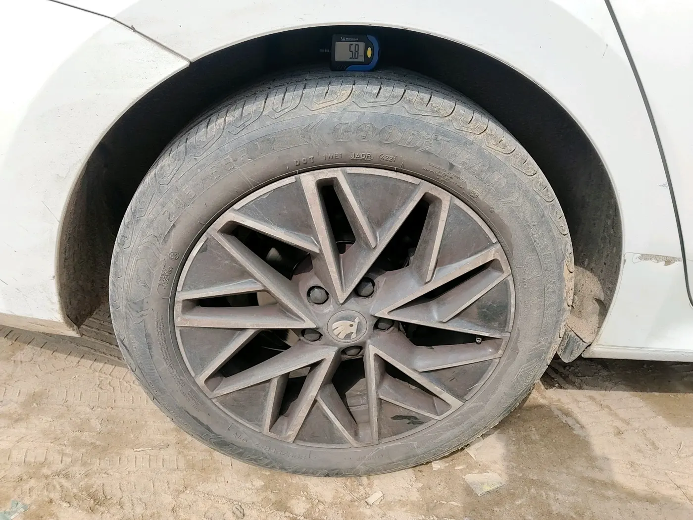 2021 Skoda Octavia L&K 2.0 AT, Petrol, Automatic, 60,854 km, tyre