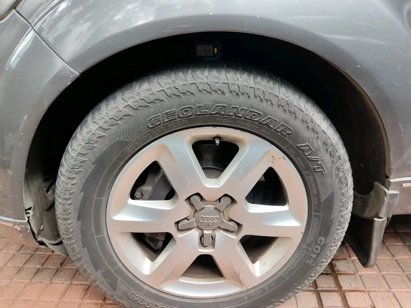 2011 Audi Q7 3.0 TDI QUATTRO, Diesel, Automatic, 1,14,984 km, tyre