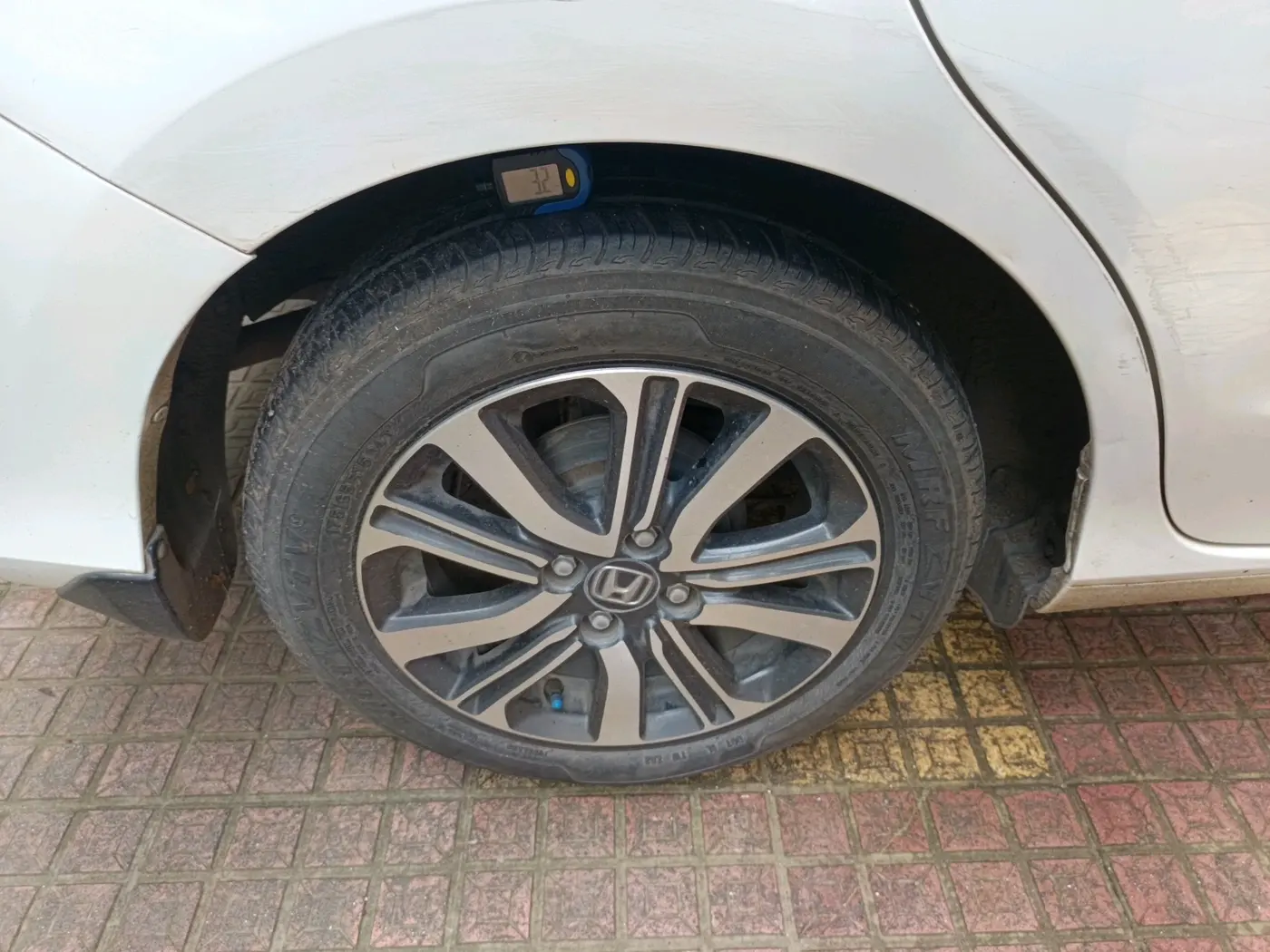 2022 Honda Amaze 1.2L I-VTEC VX CVT, Petrol, Automatic, 27,347 km, tyre
