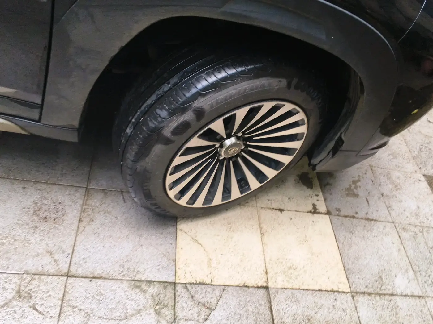 2023 Maruti FRONX ALPHA 1.0L TURBO 6 AT, Petrol, Automatic, 42,759 km, tyre