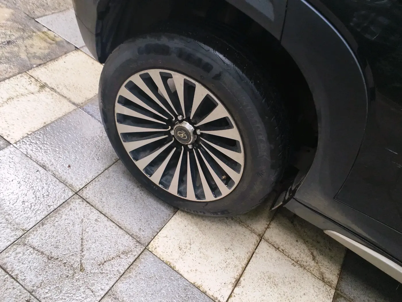 2023 Maruti FRONX ALPHA 1.0L TURBO 6 AT, Petrol, Automatic, 42,759 km, tyre