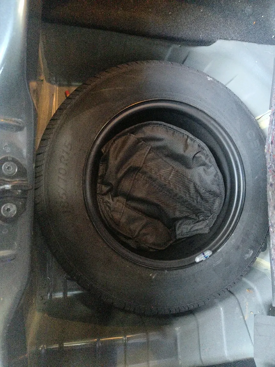 2024 Tata PUNCH ADVENTURE RHYTHM PACK MT, Petrol, Manual, 8,767 km, tyre