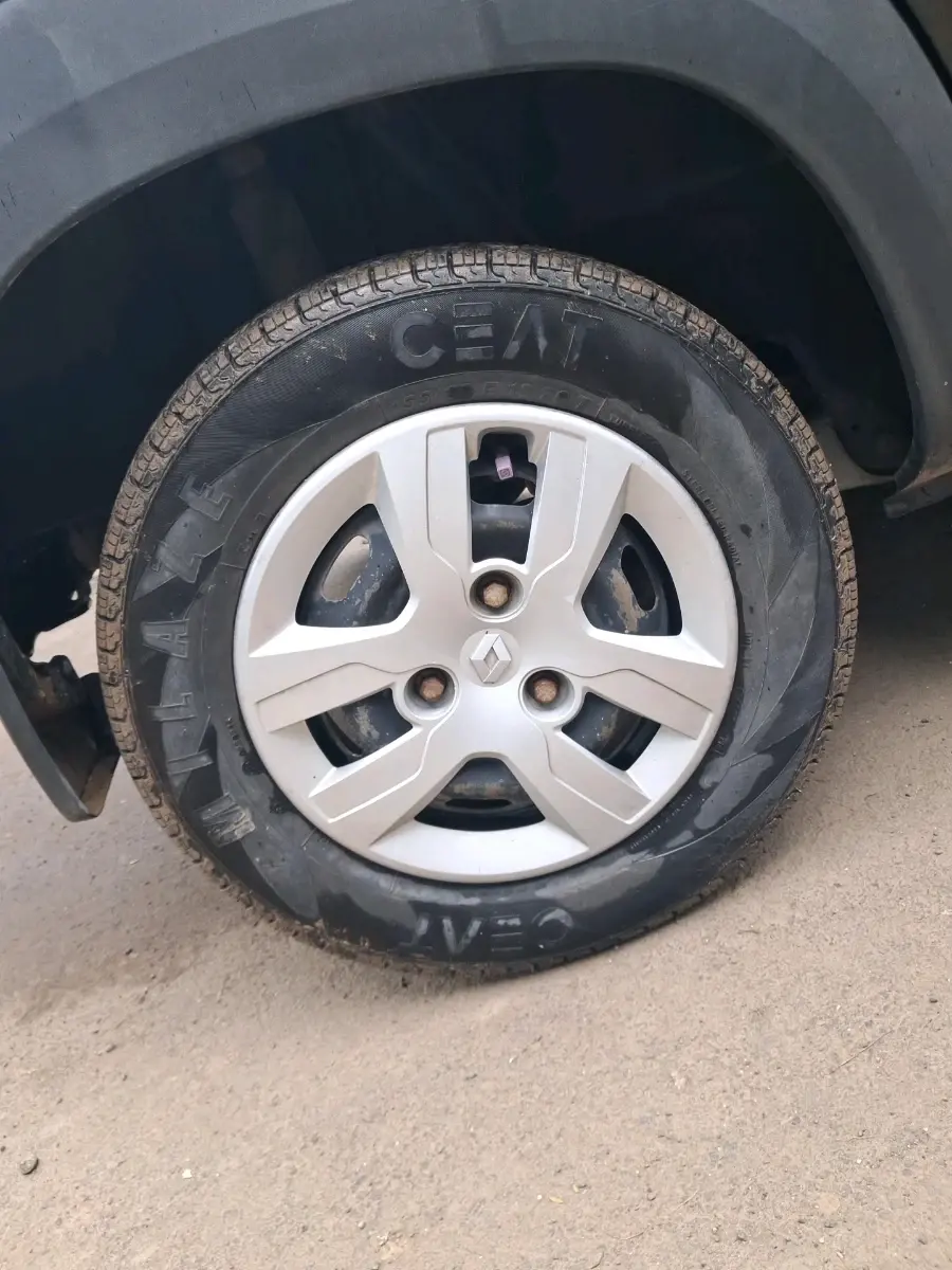 2018 Renault Kwid RXT 1.0 AMT (O), Petrol, Automatic, 26,102 km, tyre