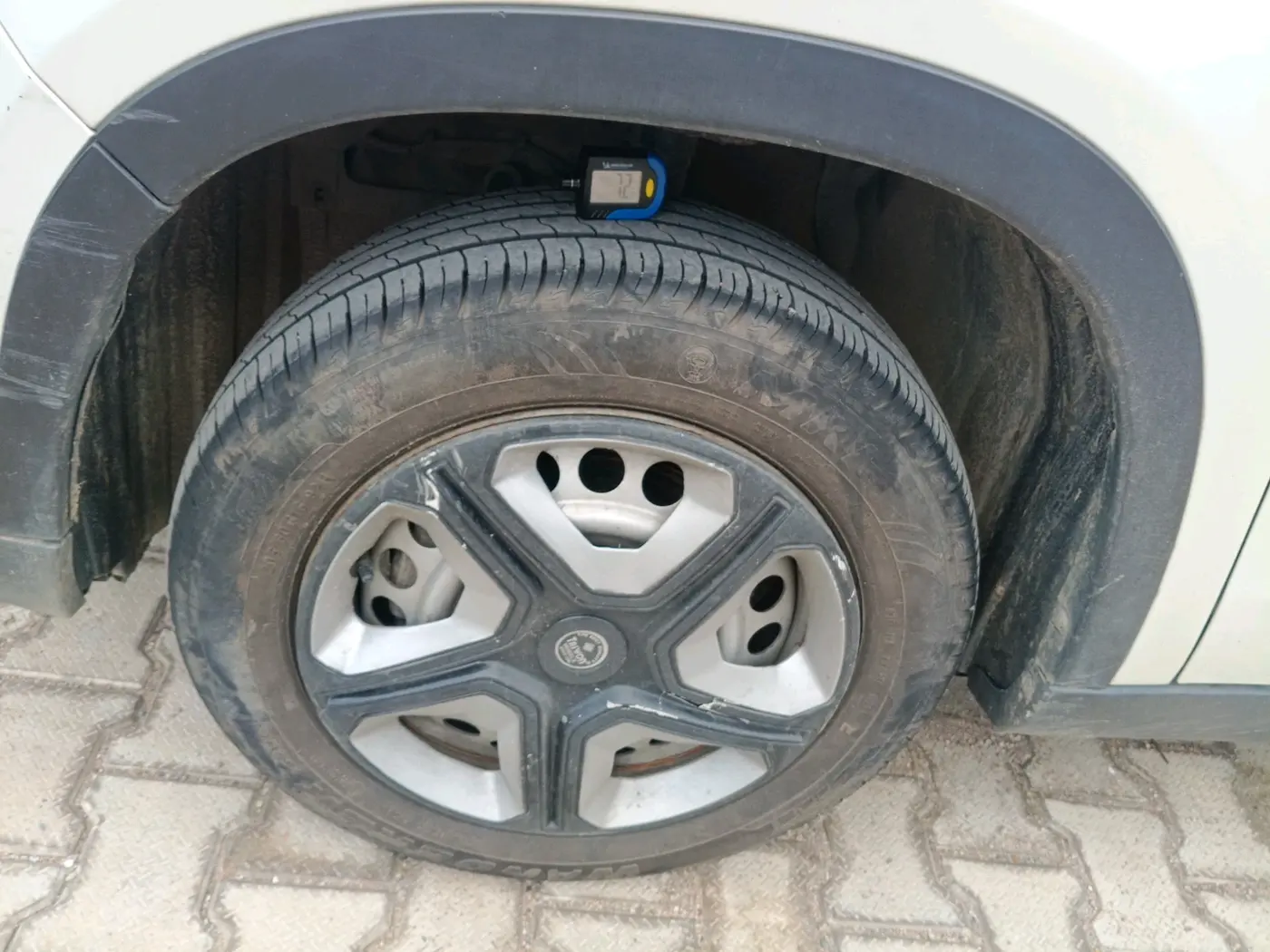 2021 Maruti Vitara Brezza LXI, Petrol, Manual, 25,574 km, tyre