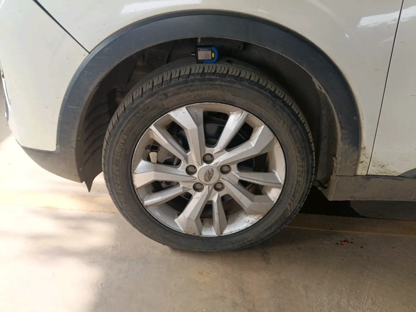 2020 Mahindra XUV300 W8 1.2 PETROL, Petrol, Manual, 58,871 km, tyre