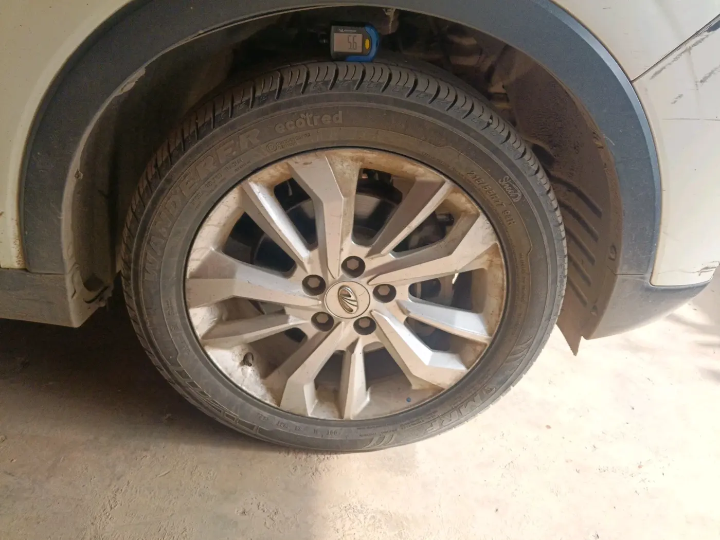 2020 Mahindra XUV300 W8 1.2 PETROL, Petrol, Manual, 58,871 km, tyre