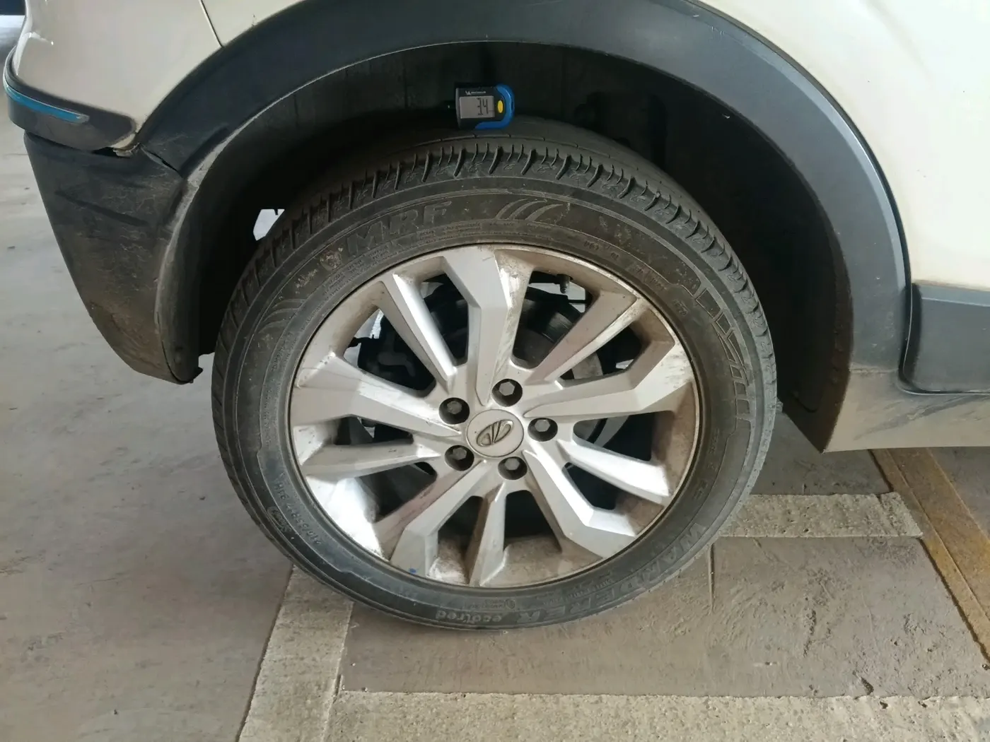 2020 Mahindra XUV300 W8 1.2 PETROL, Petrol, Manual, 58,871 km, tyre
