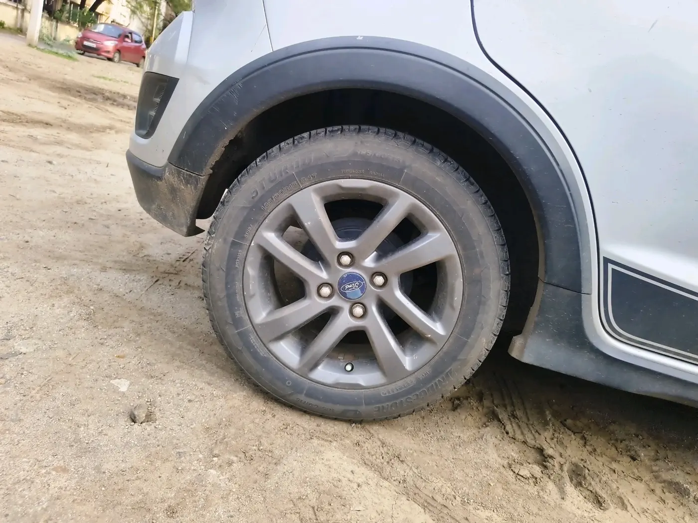 2019 Ford FREESTYLE TITANIUM 1.2 PETROL, Petrol, Manual, 1,58,808 km, tyre