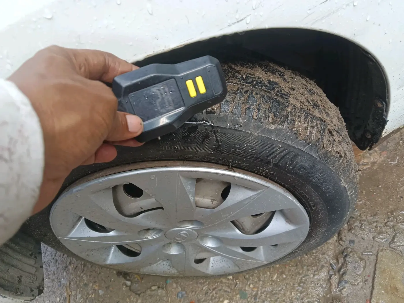 2014 Hyundai Eon ERA +, Petrol, Manual, 83,288 km, tyre