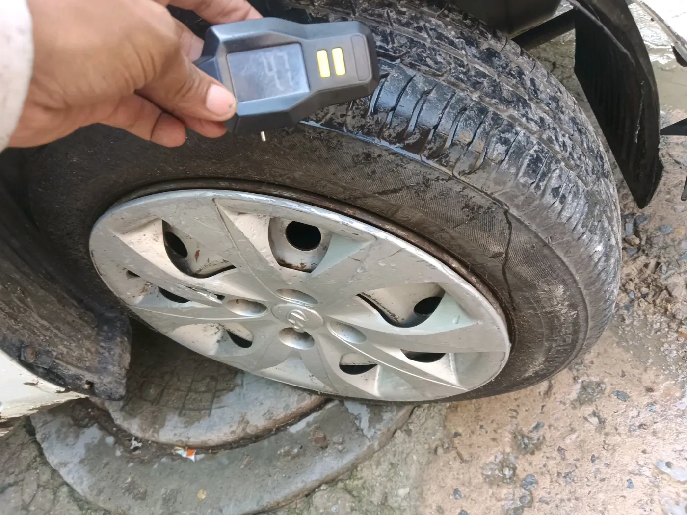 2014 Hyundai Eon ERA +, Petrol, Manual, 83,288 km, tyre