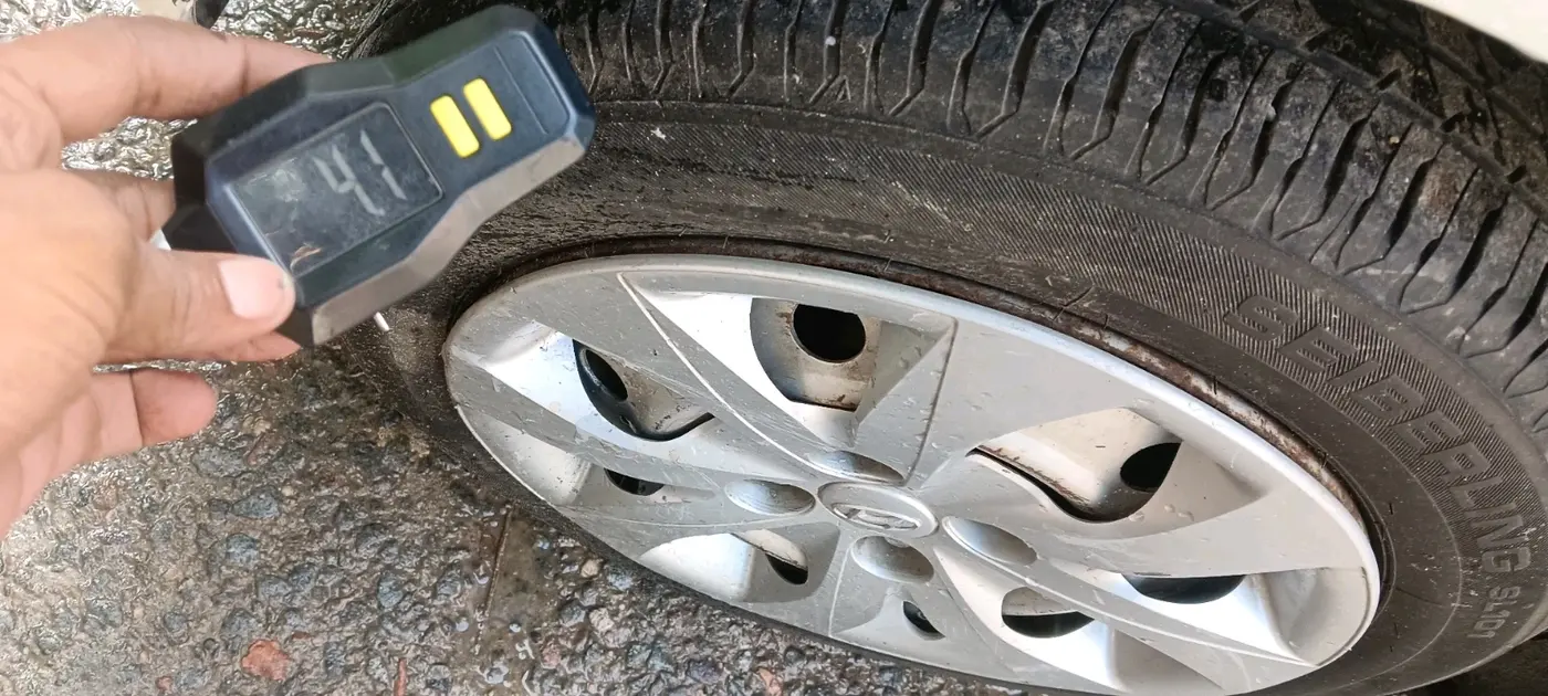 2014 Hyundai Eon ERA +, Petrol, Manual, 83,288 km, tyre