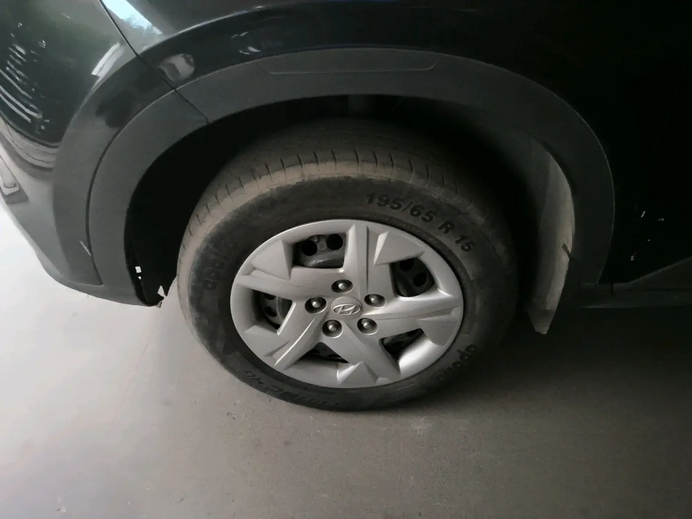 2021 Hyundai VENUE S 1.2, Petrol, Manual, 66,431 km, tyre