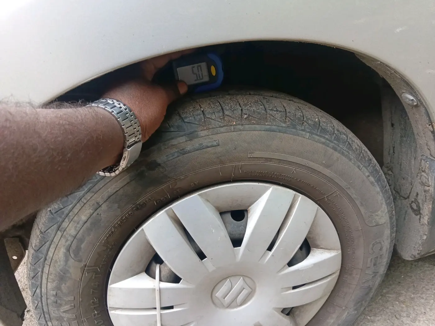 2022 Maruti Alto VXI, Petrol, Manual, 6,997 km, tyre