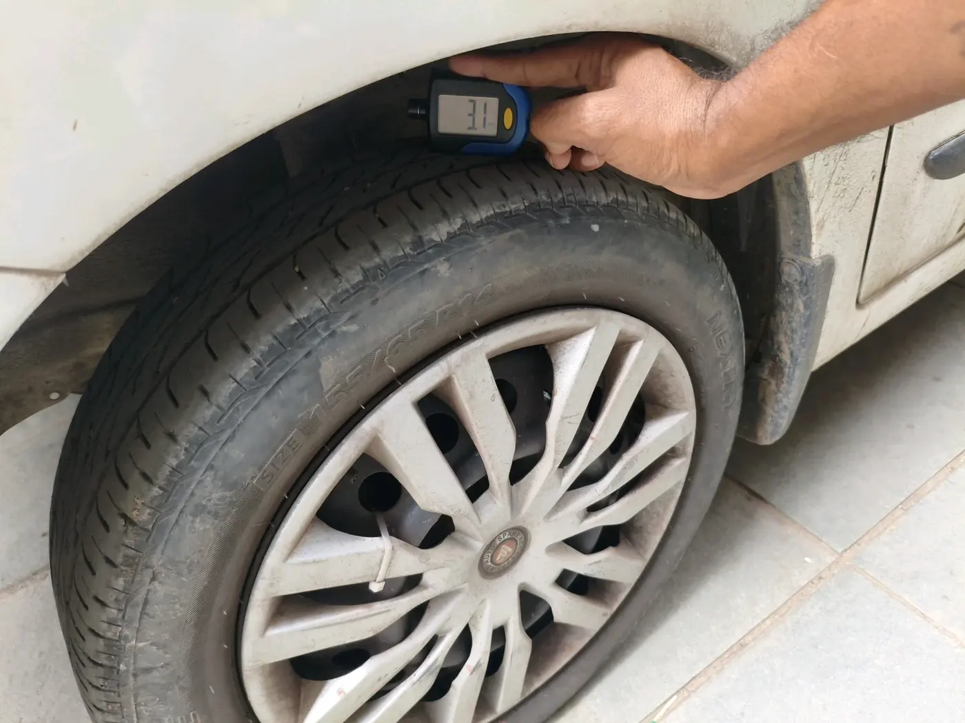 2014 Maruti Wagon R 1.0 LXI, Petrol, Manual, 87,153 km, tyre