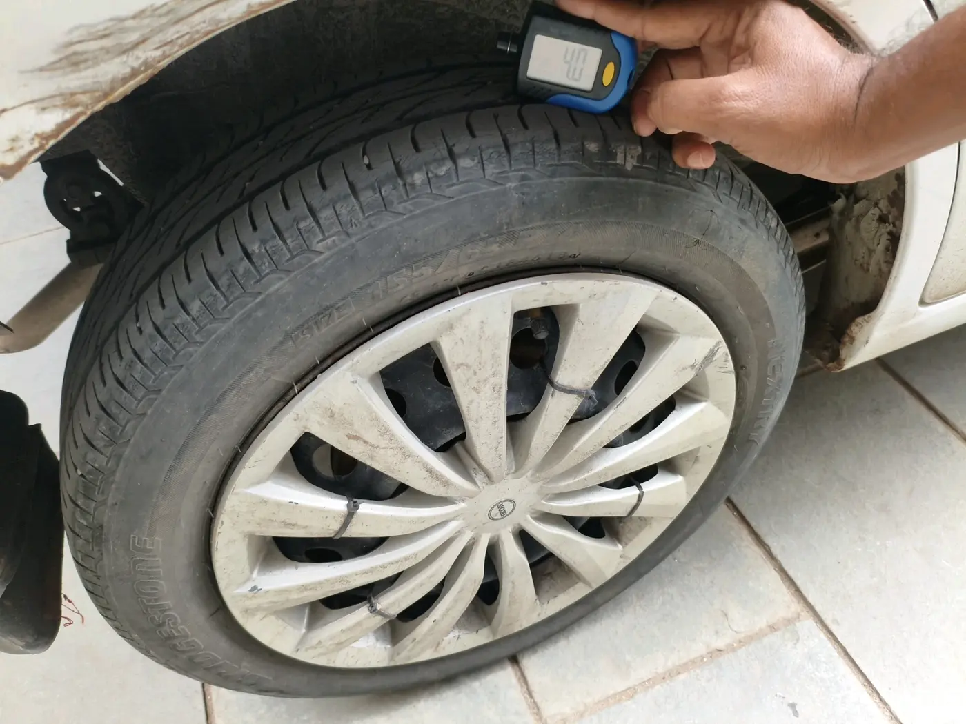 2014 Maruti Wagon R 1.0 LXI, Petrol, Manual, 87,153 km, tyre
