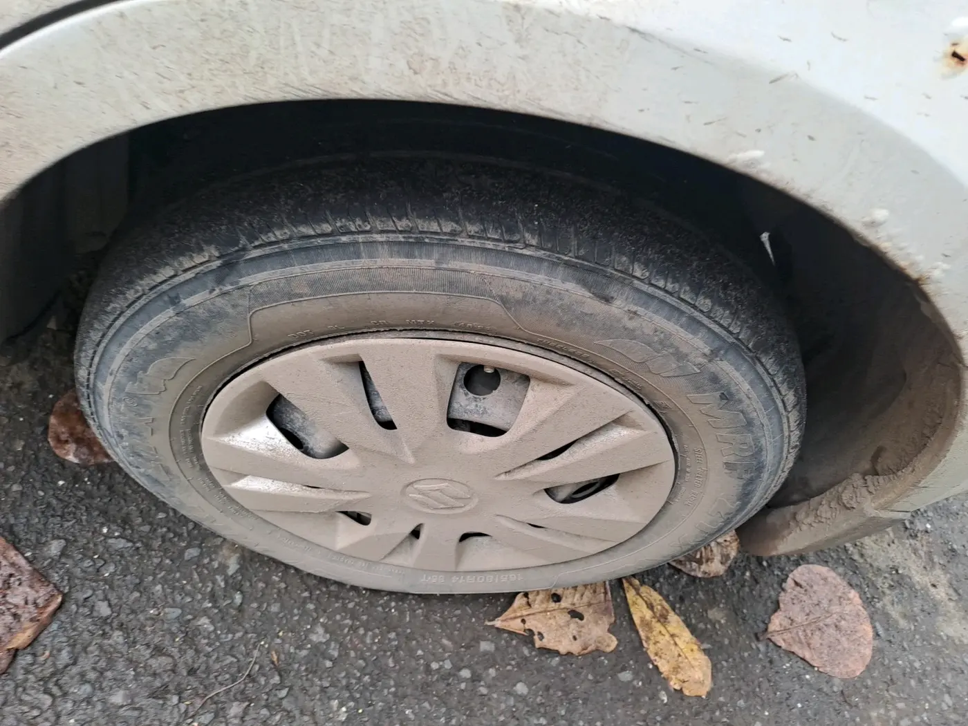 2013 Maruti Swift Dzire VXI, Petrol, Manual, 1,44,129 km, tyre