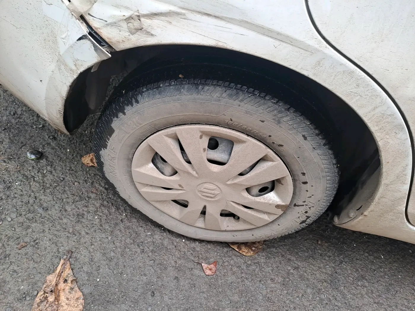 2013 Maruti Swift Dzire VXI, Petrol, Manual, 1,44,129 km, tyre