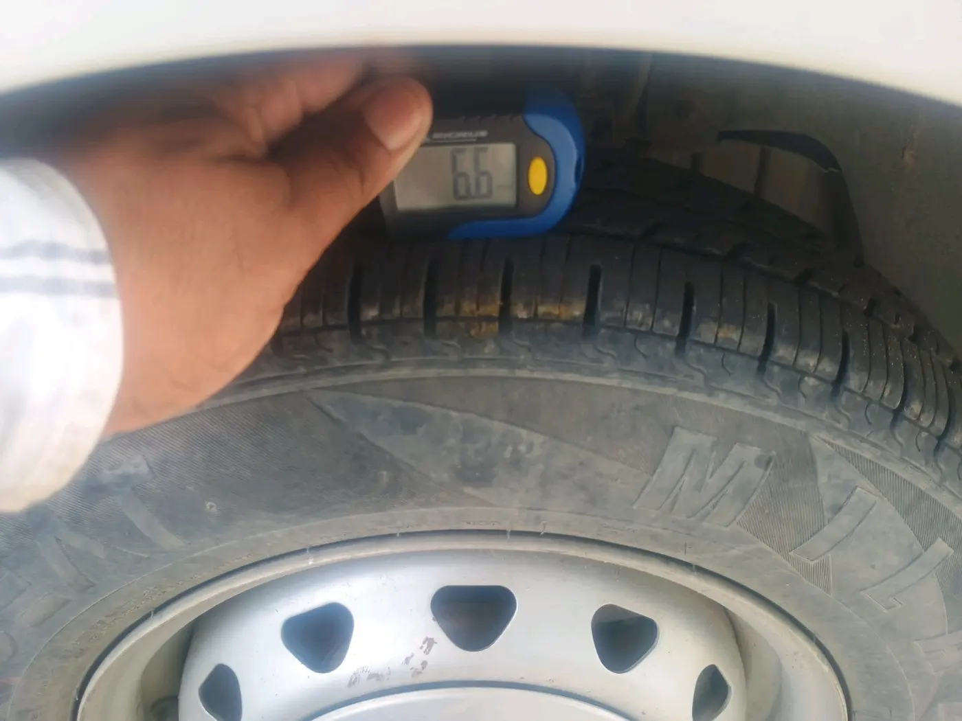 2017 Tata Tiago XM PETROL, Petrol, Manual, 72,627 km, tyre