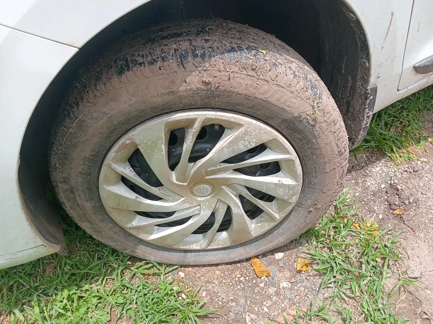 2023 Maruti Ertiga   VXI (O) CNG, CNG, Manual, 44,229 km, tyre