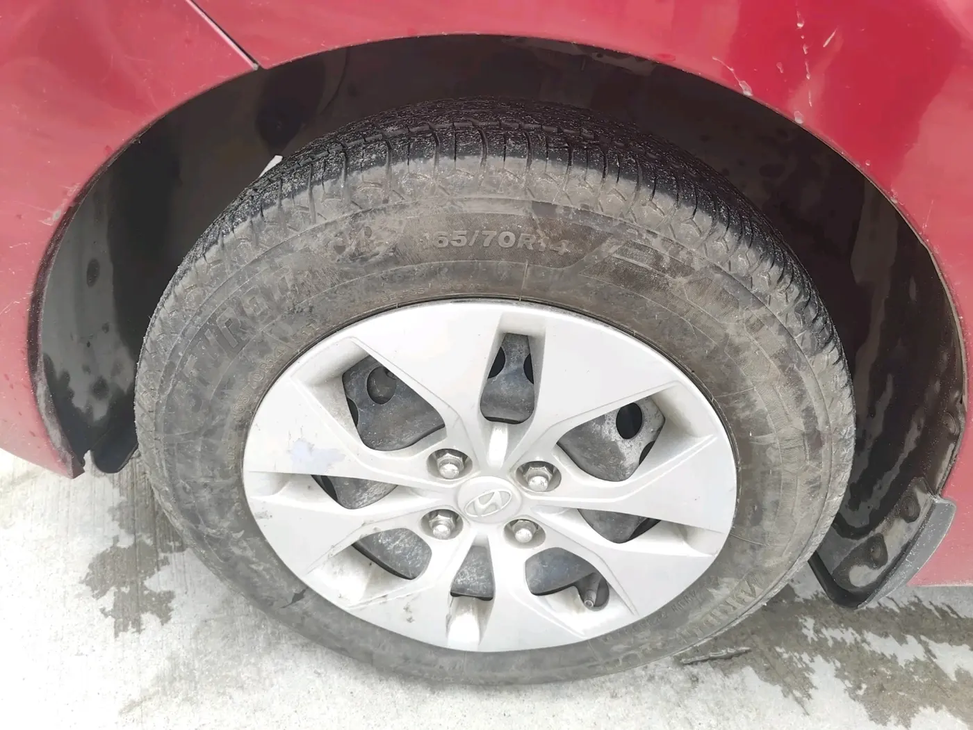 2016 Hyundai Xcent S 1.2, Petrol, Manual, 1,00,360 km, tyre