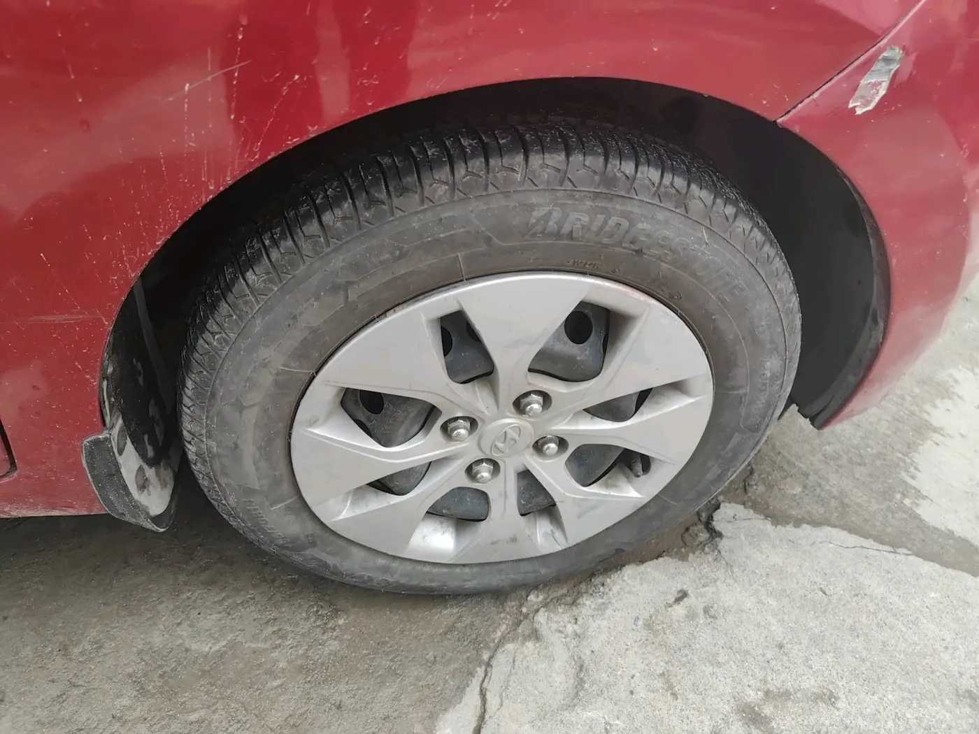 2016 Hyundai Xcent S 1.2, Petrol, Manual, 1,00,360 km, tyre