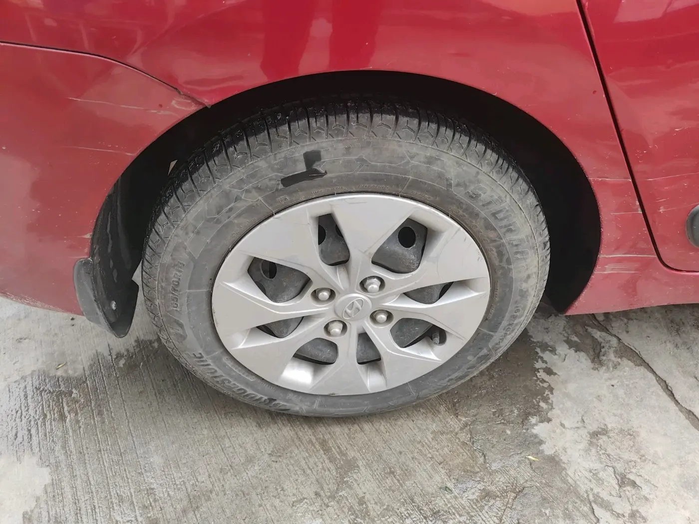 2016 Hyundai Xcent S 1.2, Petrol, Manual, 1,00,360 km, tyre