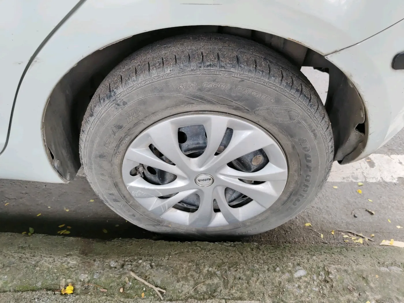 2014 Maruti Swift VXI, CNG, Manual, 91,360 km, tyre