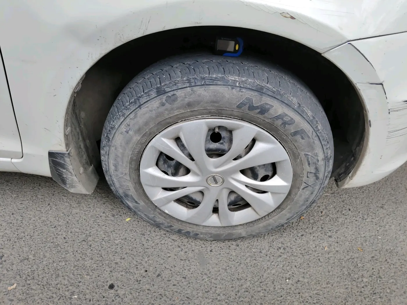 2014 Maruti Swift VXI, CNG, Manual, 91,360 km, tyre