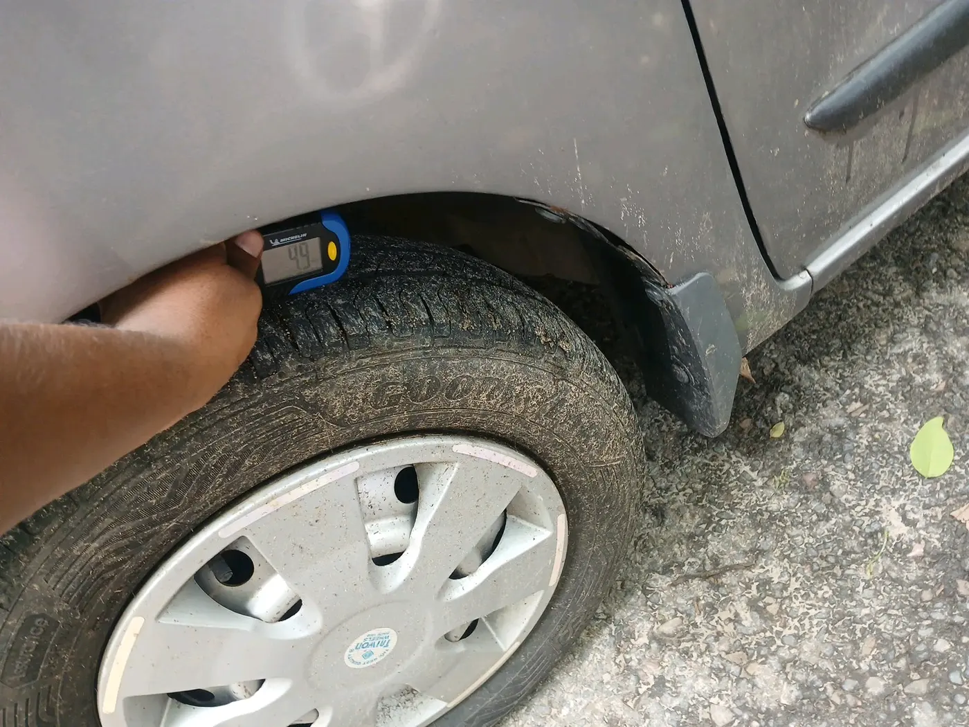 2013 Maruti Wagon R 1.0 LXI, CNG, Manual, 30,175 km, tyre