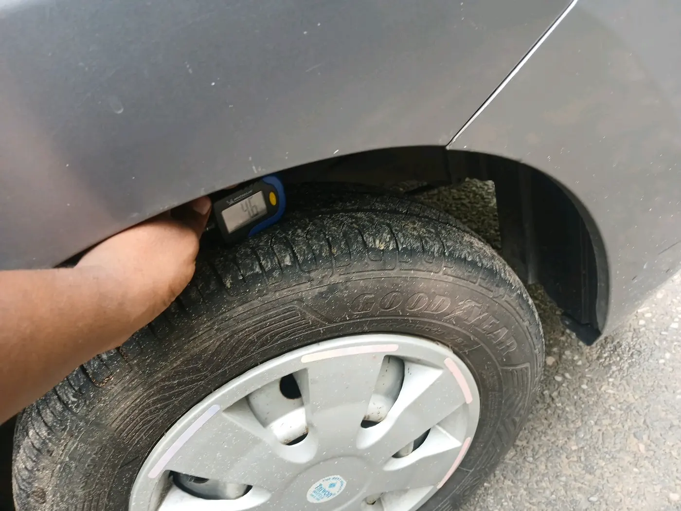 2013 Maruti Wagon R 1.0 LXI, CNG, Manual, 30,175 km, tyre