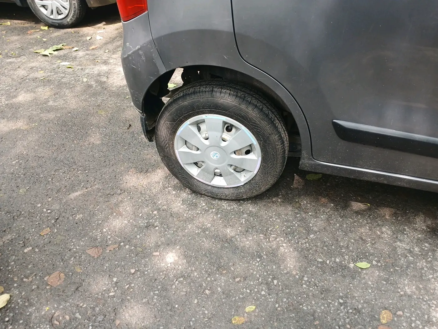 2013 Maruti Wagon R 1.0 LXI, CNG, Manual, 30,175 km, tyre