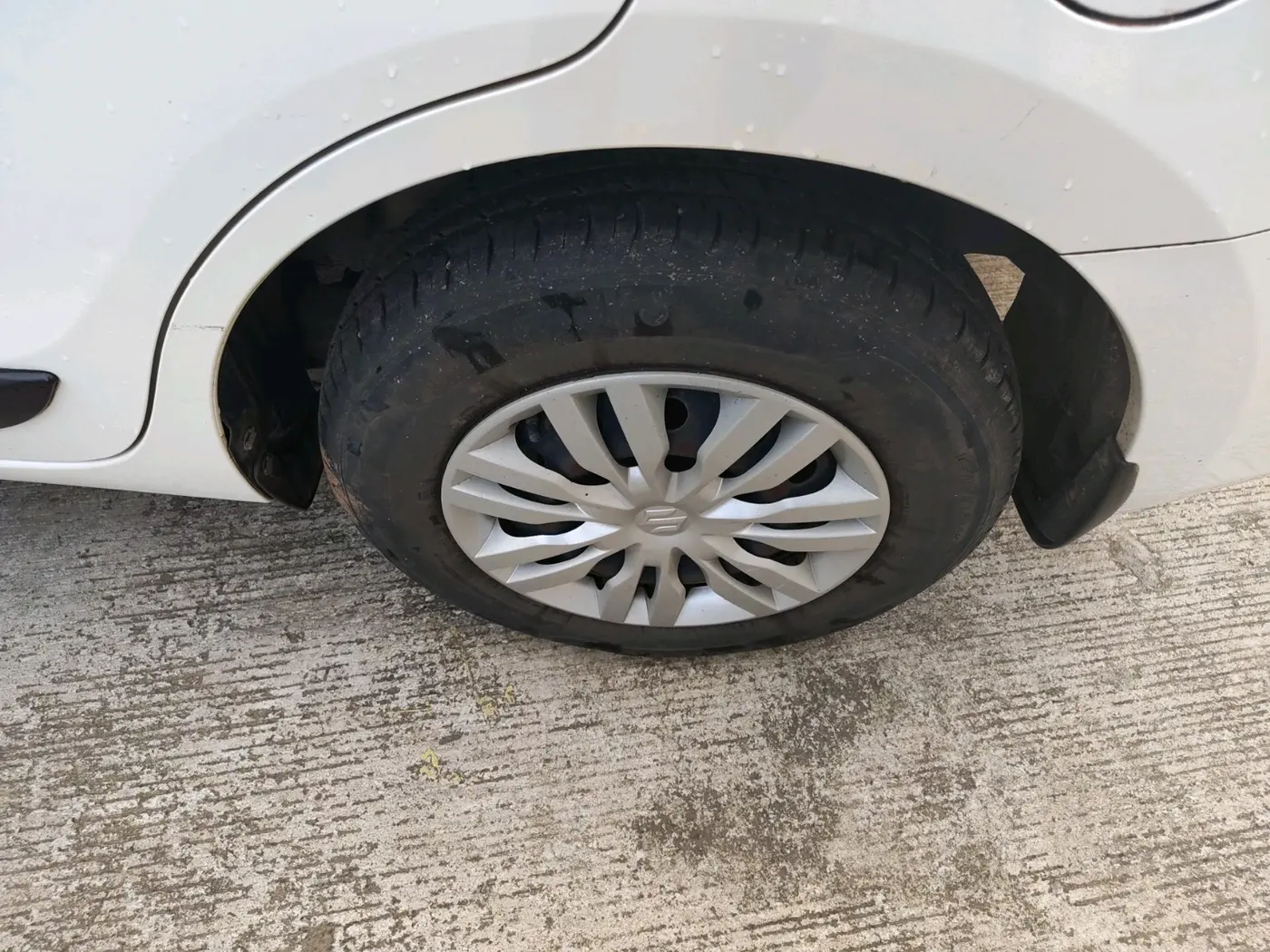 2022 Maruti Dzire VXI CNG, CNG, Manual, 14,727 km, tyre