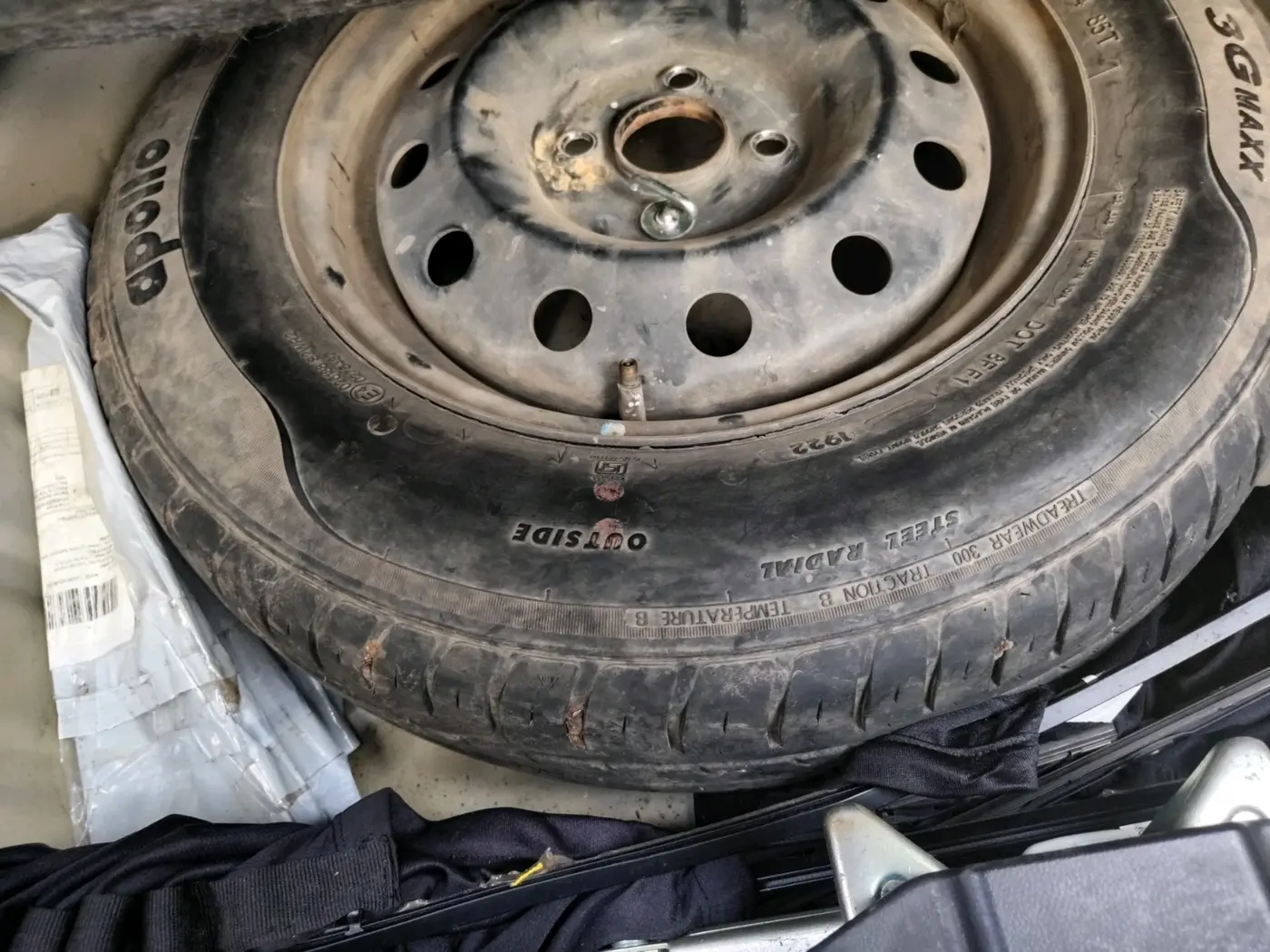 2022 Maruti Dzire VXI CNG, CNG, Manual, 14,727 km, tyre