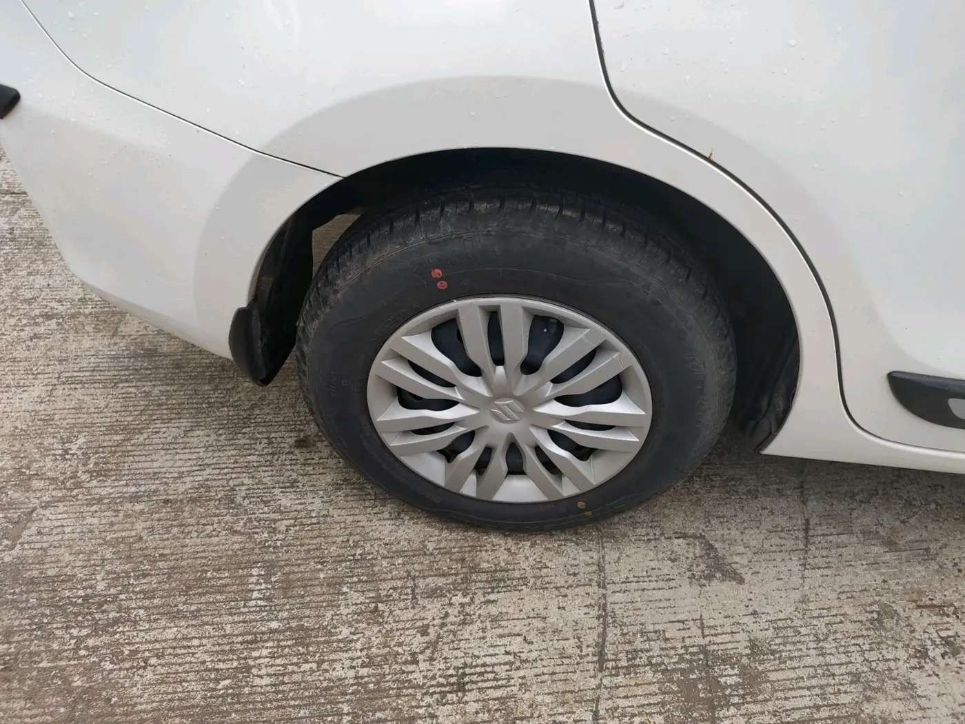 2022 Maruti Dzire VXI CNG, CNG, Manual, 14,727 km, tyre