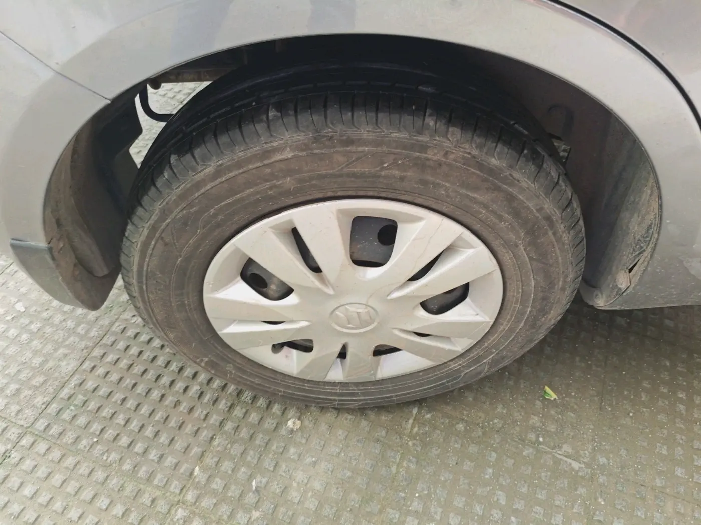 2013 Maruti Swift Dzire VXI, Petrol, Manual, 48,803 km, tyre