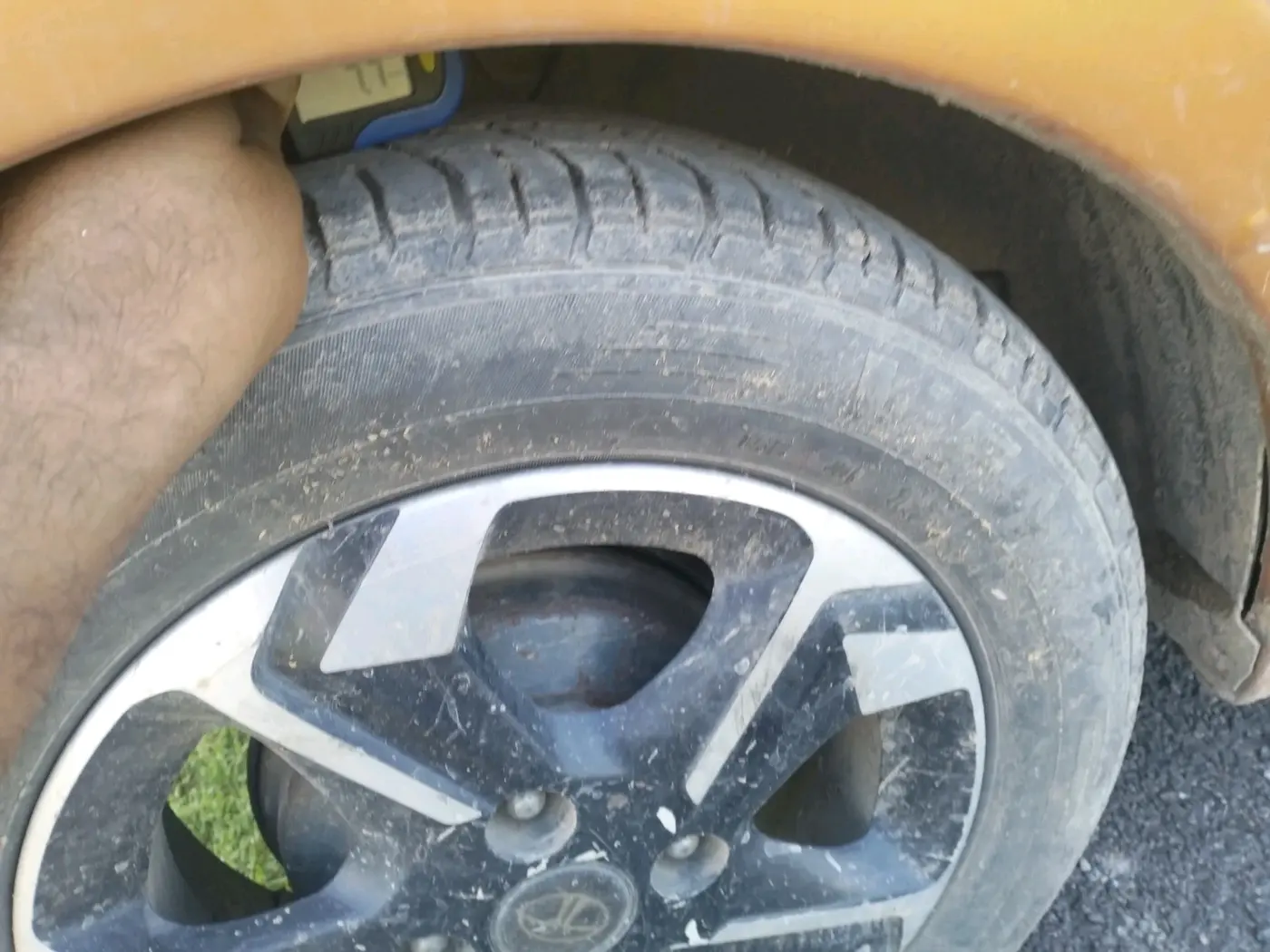 2017 Tata Tiago XZ PETROL, CNG, Manual, 1,49,132 km, tyre