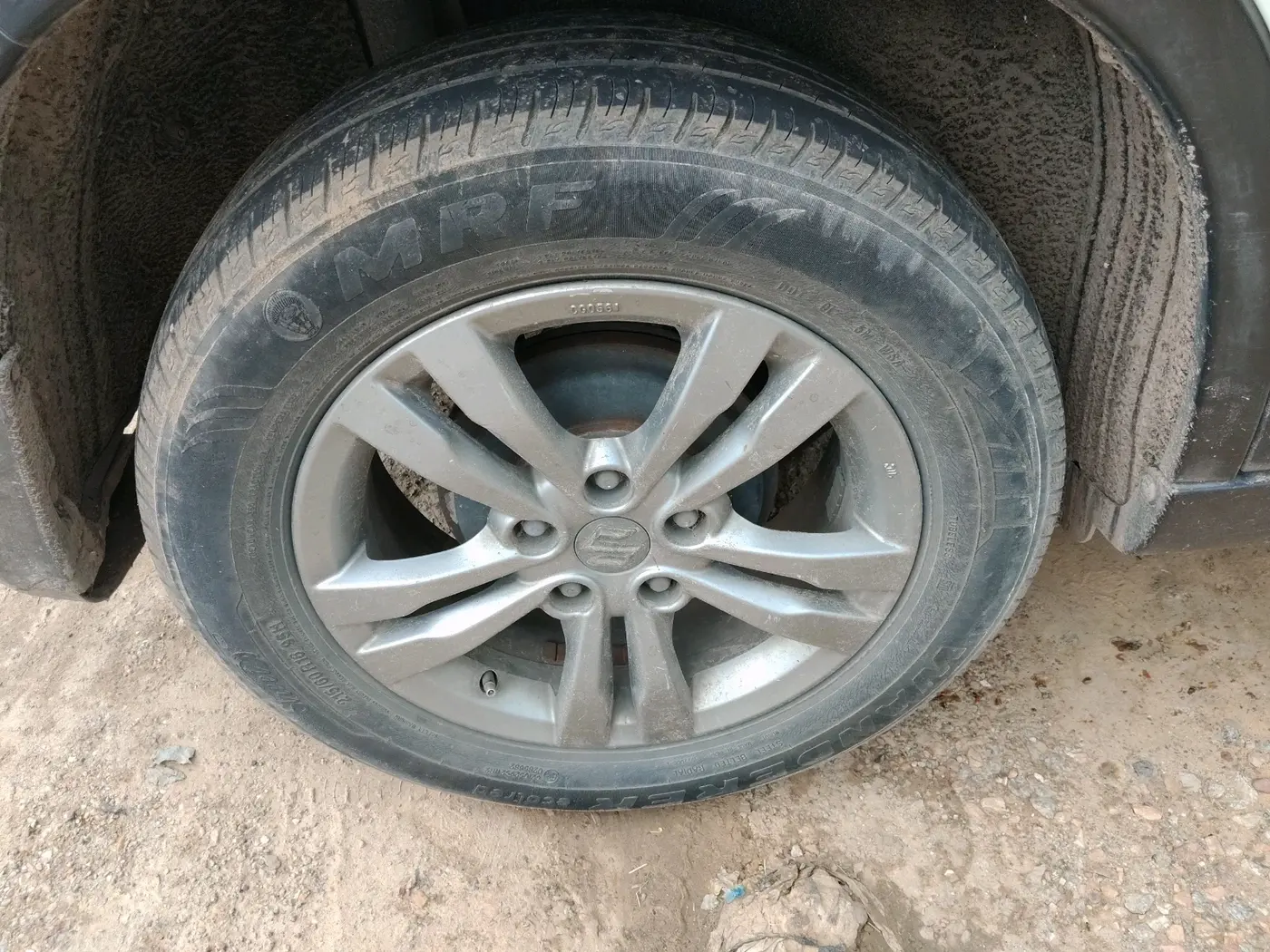 2017 Maruti Vitara Brezza ZDI, Diesel, Manual, 1,60,855 km, tyre