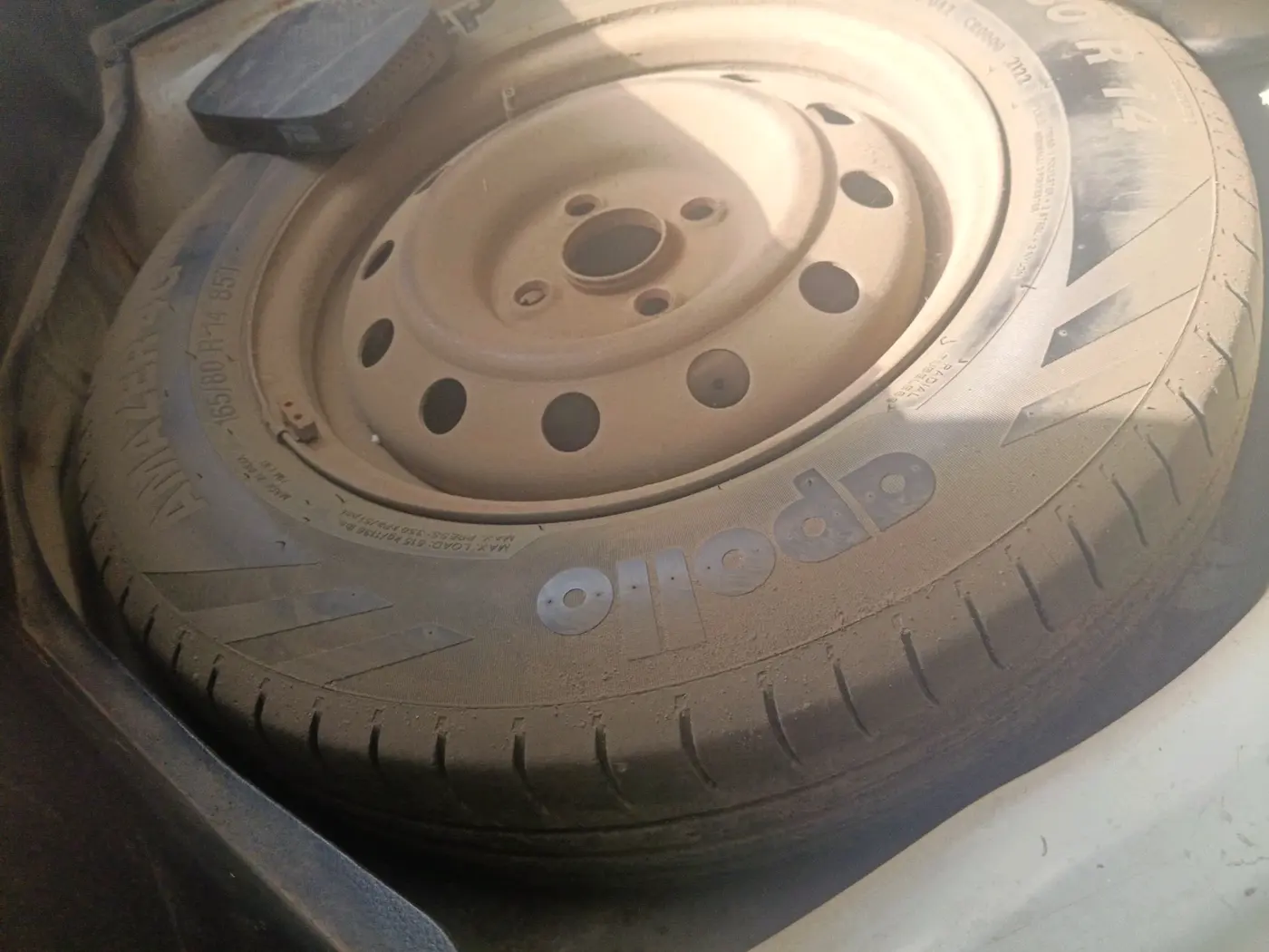 2015 Maruti Swift VDI, Diesel, Manual, 2,62,434 km, tyre