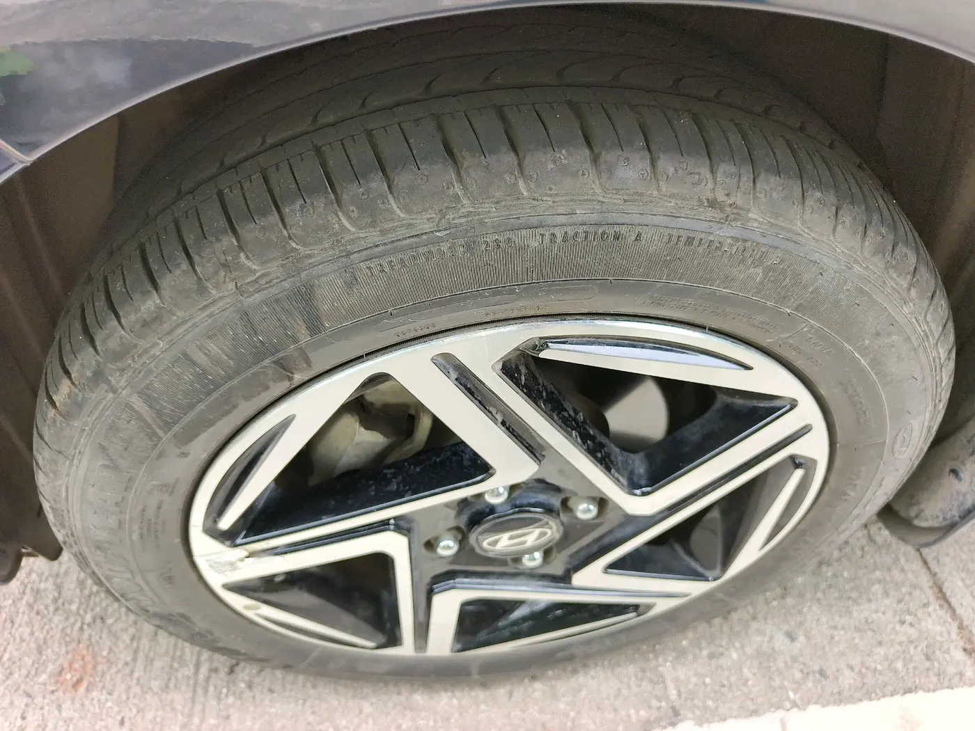 2025 Hyundai GRAND I10 NIOS ASTA AMT 1.2 KAPPA VTVT, Petrol, Automatic, 6,955 km, tyre
