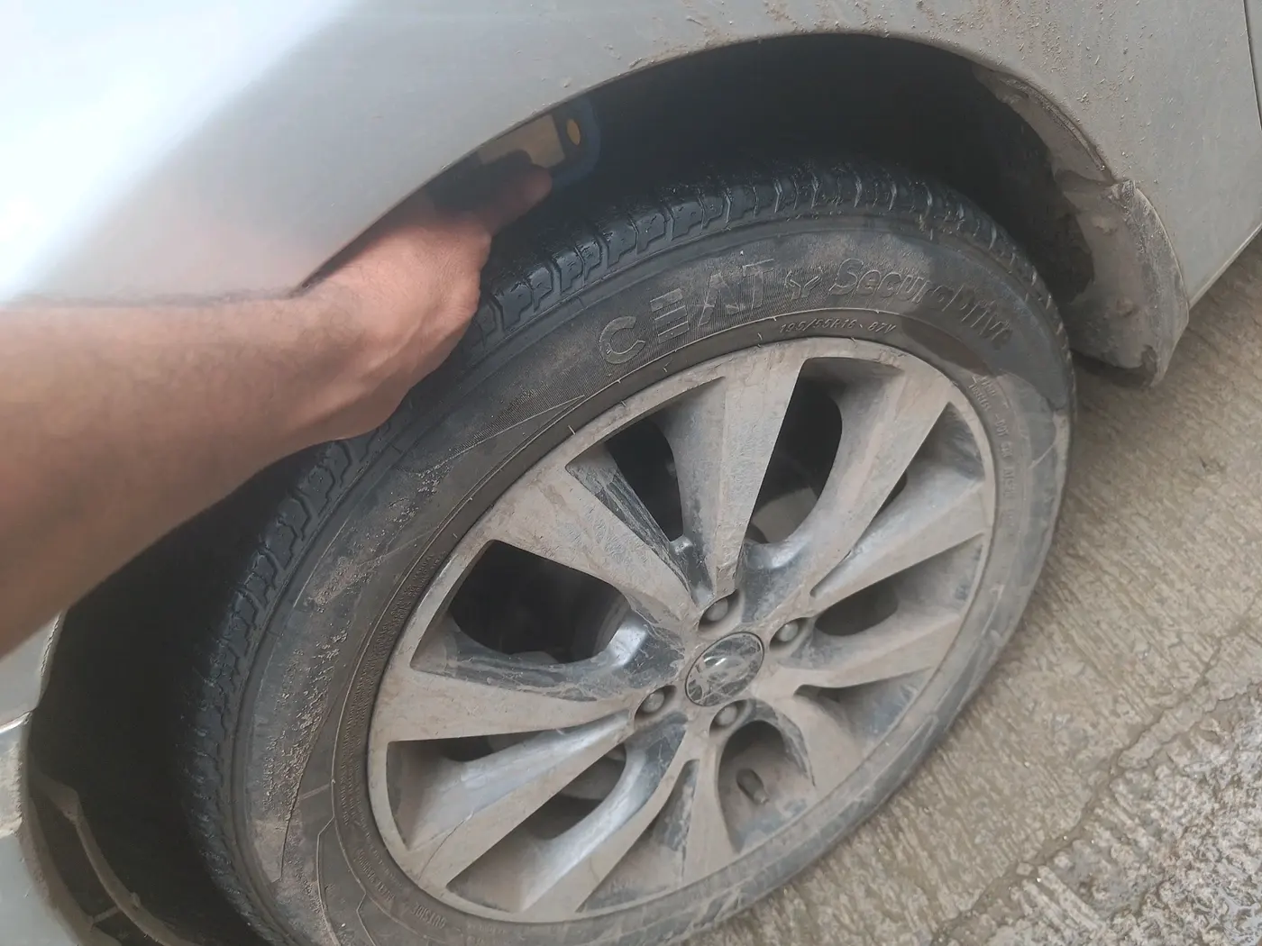 2016 Hyundai Verna 1.6 VTVT SX AT, Petrol, Automatic, 79,270 km, tyre