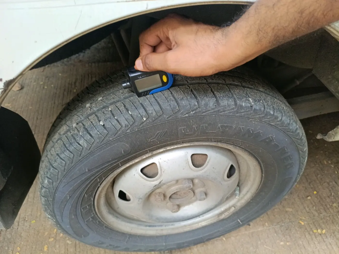 2013 Maruti Eeco 5 STR WITH A/C+HTR CNG, CNG, Manual, 1,14,852 km, tyre