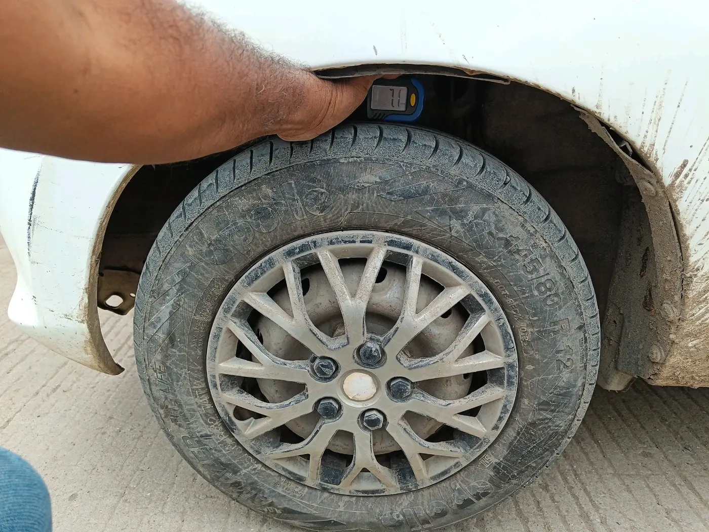 2013 Maruti Alto 800 LXI, CNG, Manual, 1,04,827 km, tyre