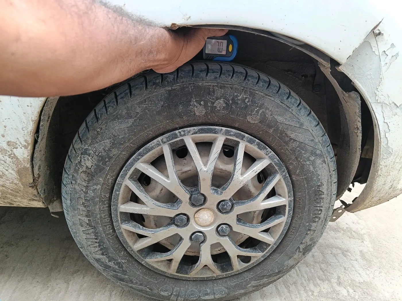 2013 Maruti Alto 800 LXI, CNG, Manual, 1,04,827 km, tyre